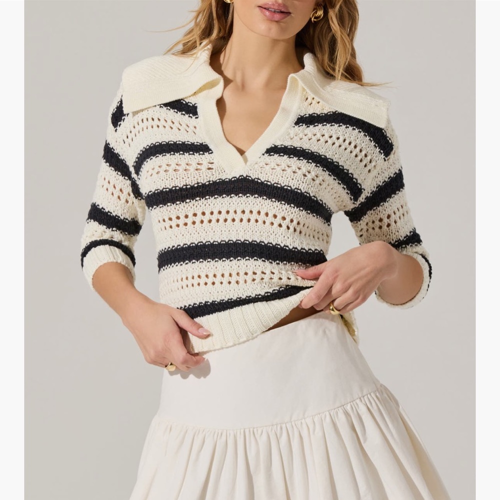 ASTR Cream and Black V-Neck Sweater